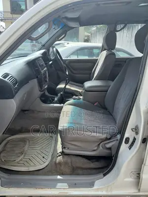 Toyota Land Cruiser 1999 White