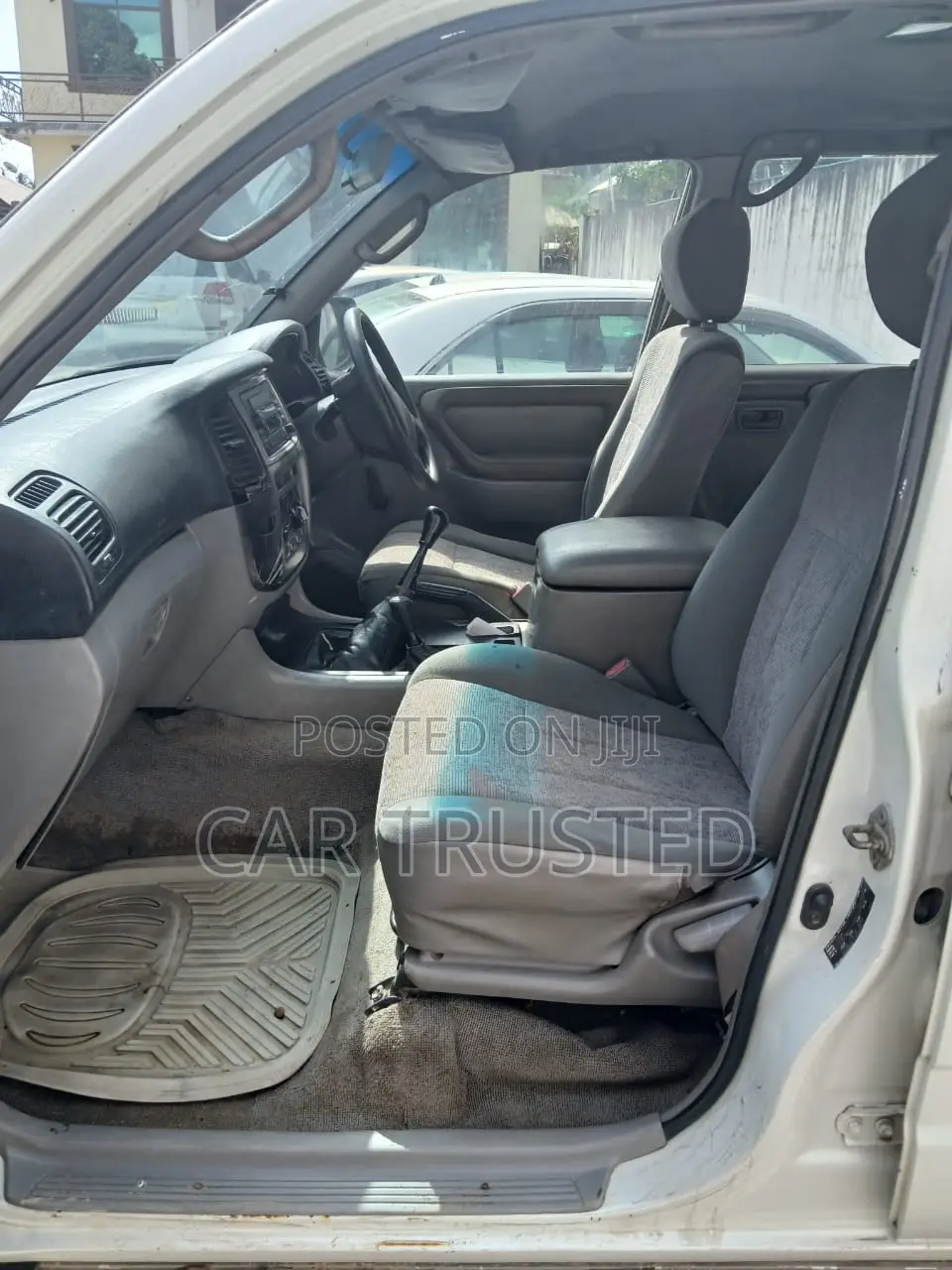 Toyota Land Cruiser 1999 White