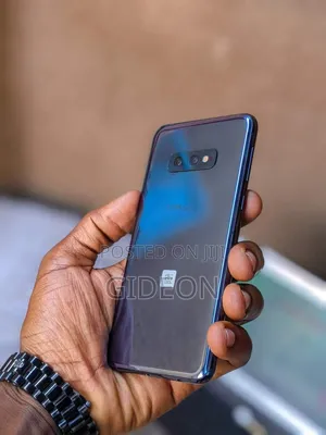 Photo - Samsung Galaxy S10e 128 GB Black