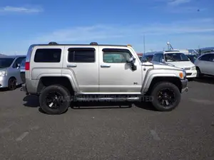 Hummer H3 2006 Gold