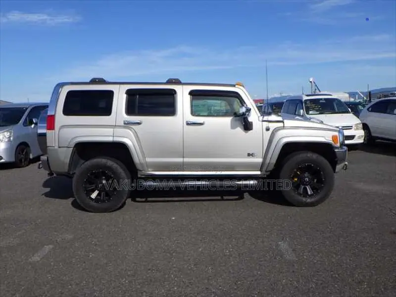 Hummer H3 2006 Gold
