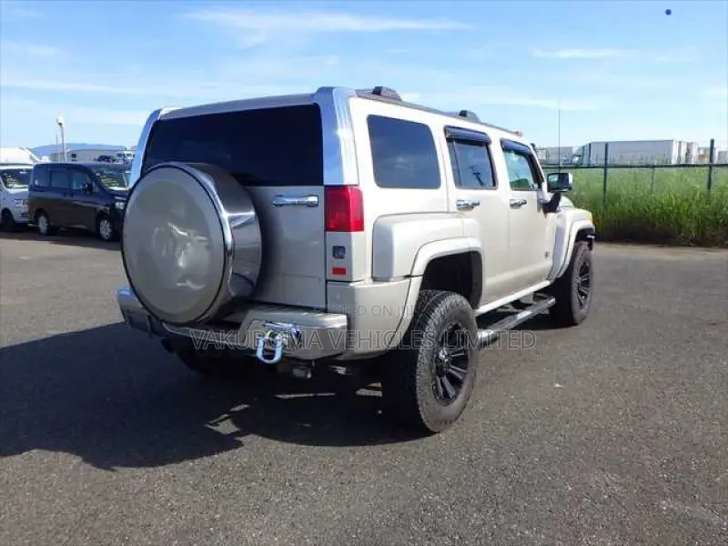 Hummer H3 2006 Gold