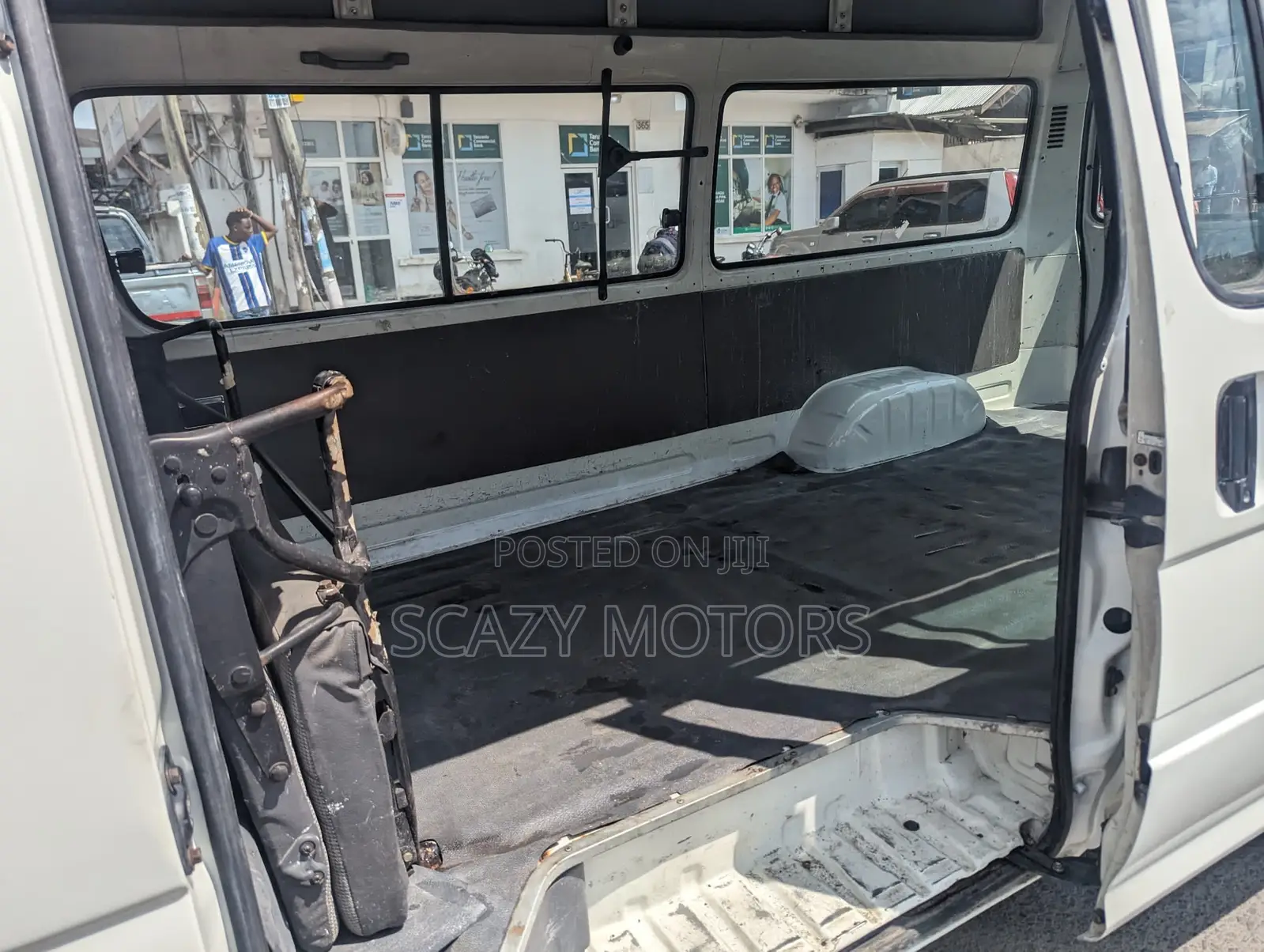 Toyota HiAce 2002 White