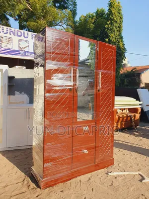Kabati Milango Mitatu