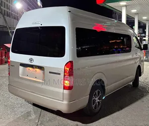Toyota HiAce 2023 White