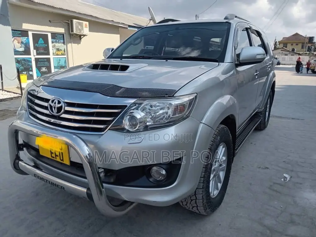 Toyota Fortuner 2013 Silver