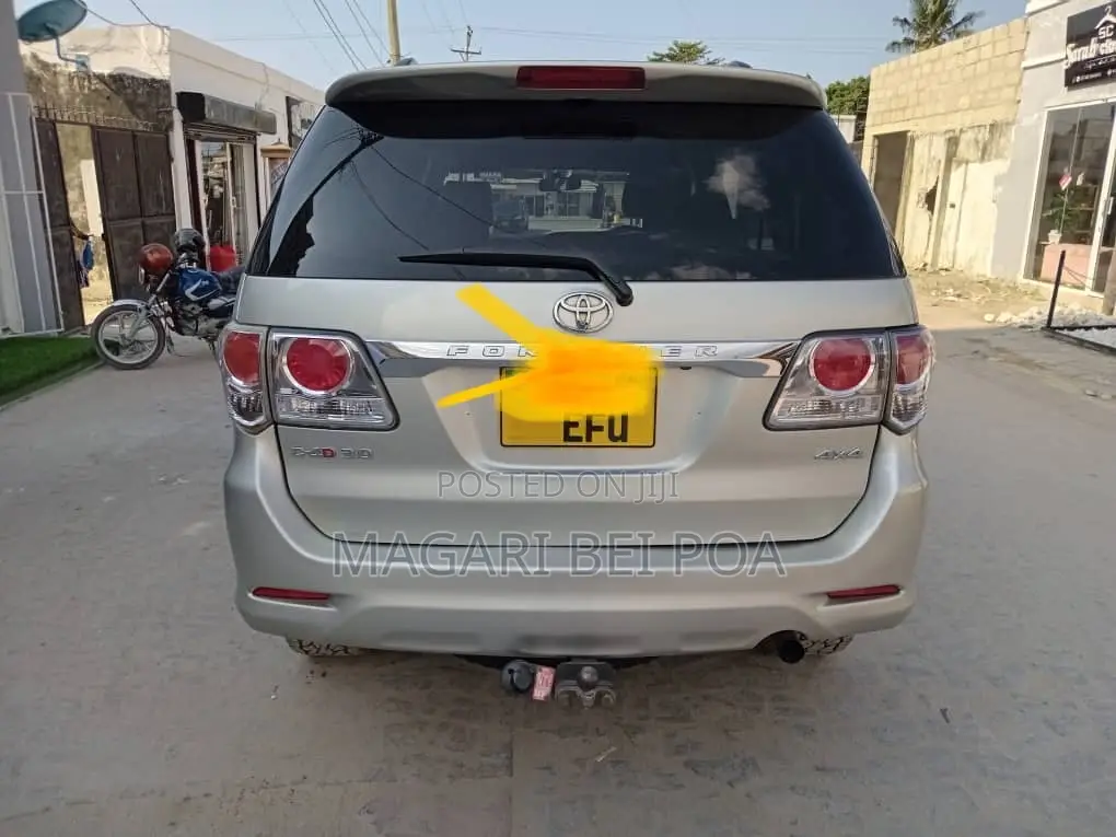 Toyota Fortuner 2013 Silver