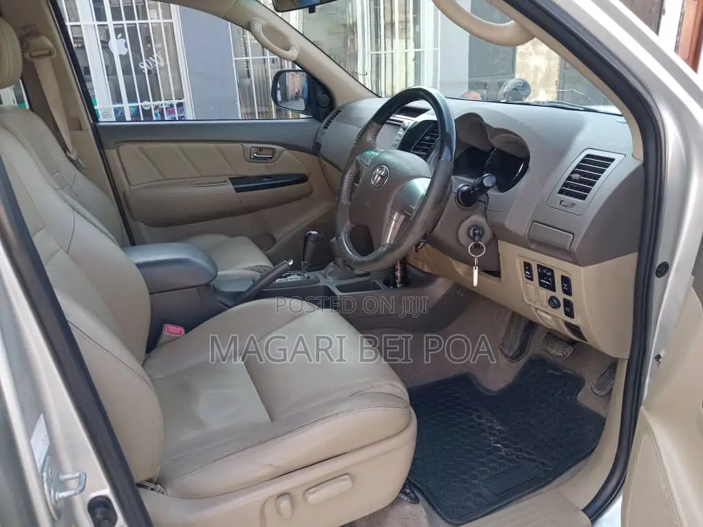 Toyota Fortuner 2013 Silver