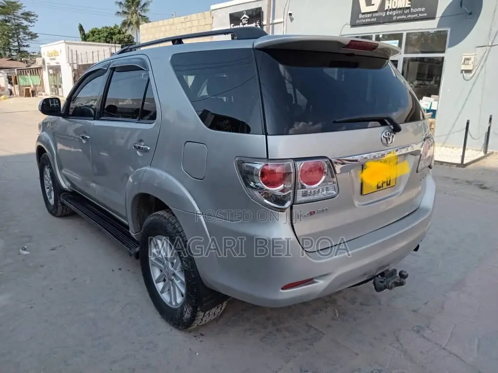 Toyota Fortuner 2013 Silver