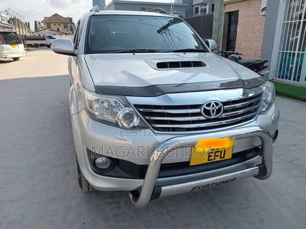 Toyota Fortuner 2013 Silver