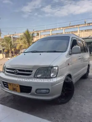 Toyota Noah 2005 Silver
