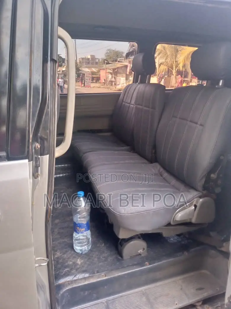 Toyota Noah 2005 Silver