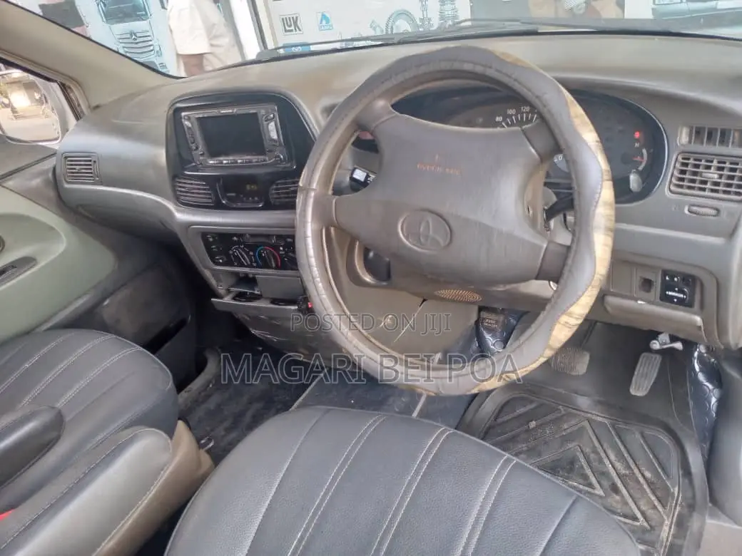 Toyota Noah 2005 Silver