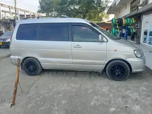 Toyota Noah 2005 Silver
