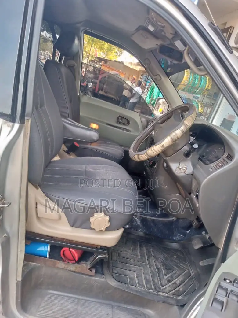 Toyota Noah 2005 Silver