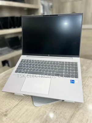 New Laptop HP ZBook Firefly 16 G10 32GB Intel Core I7 SSD 1T