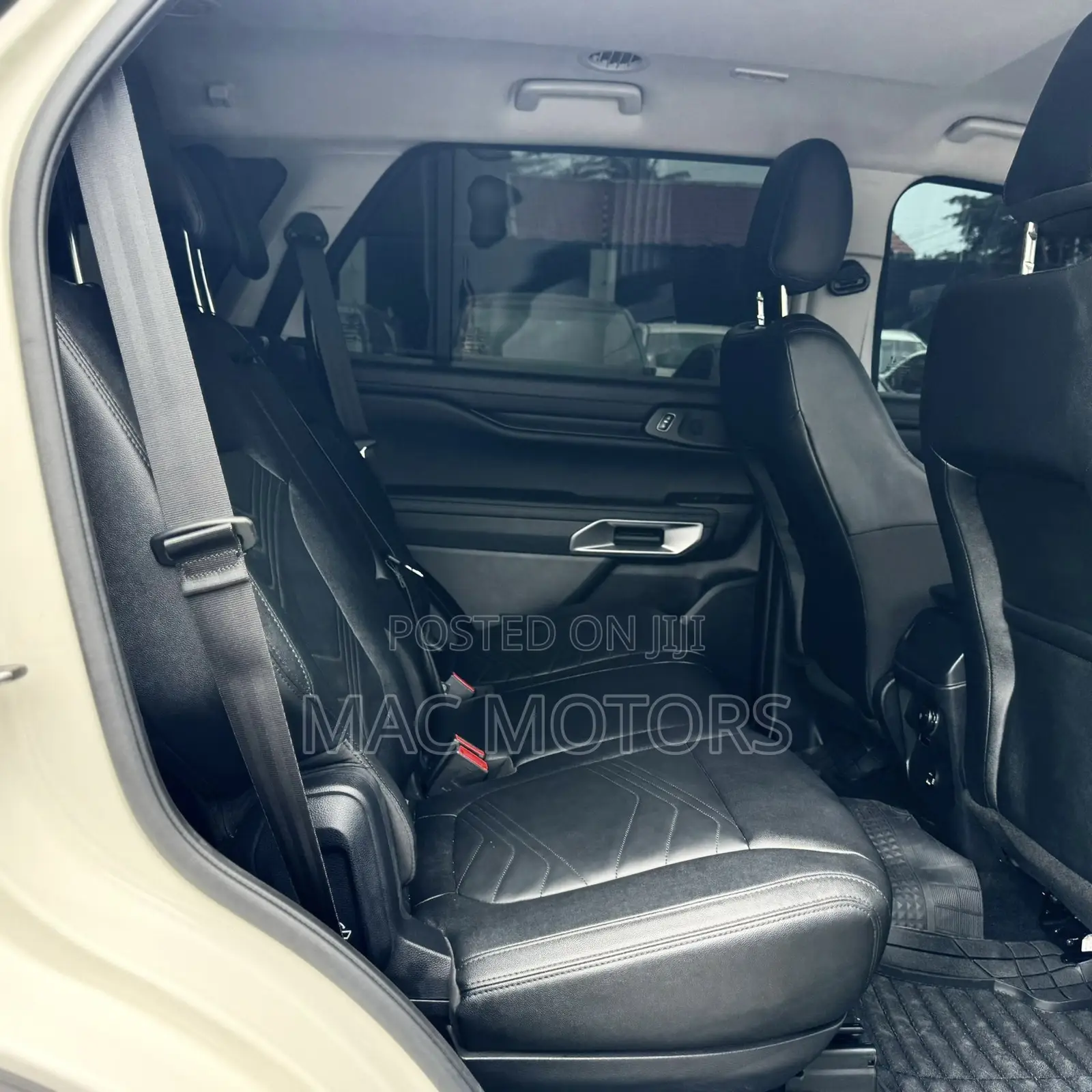 Ford Everest 2023 White