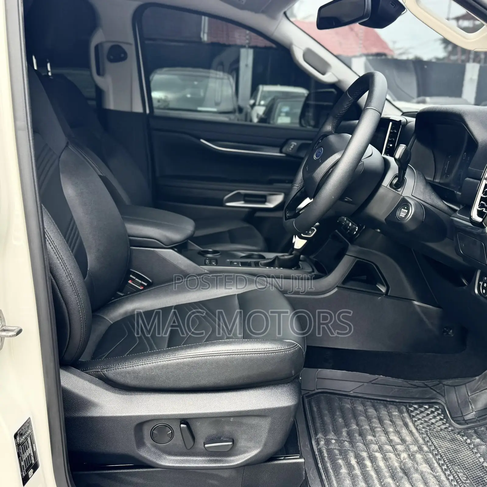 Ford Everest 2023 White