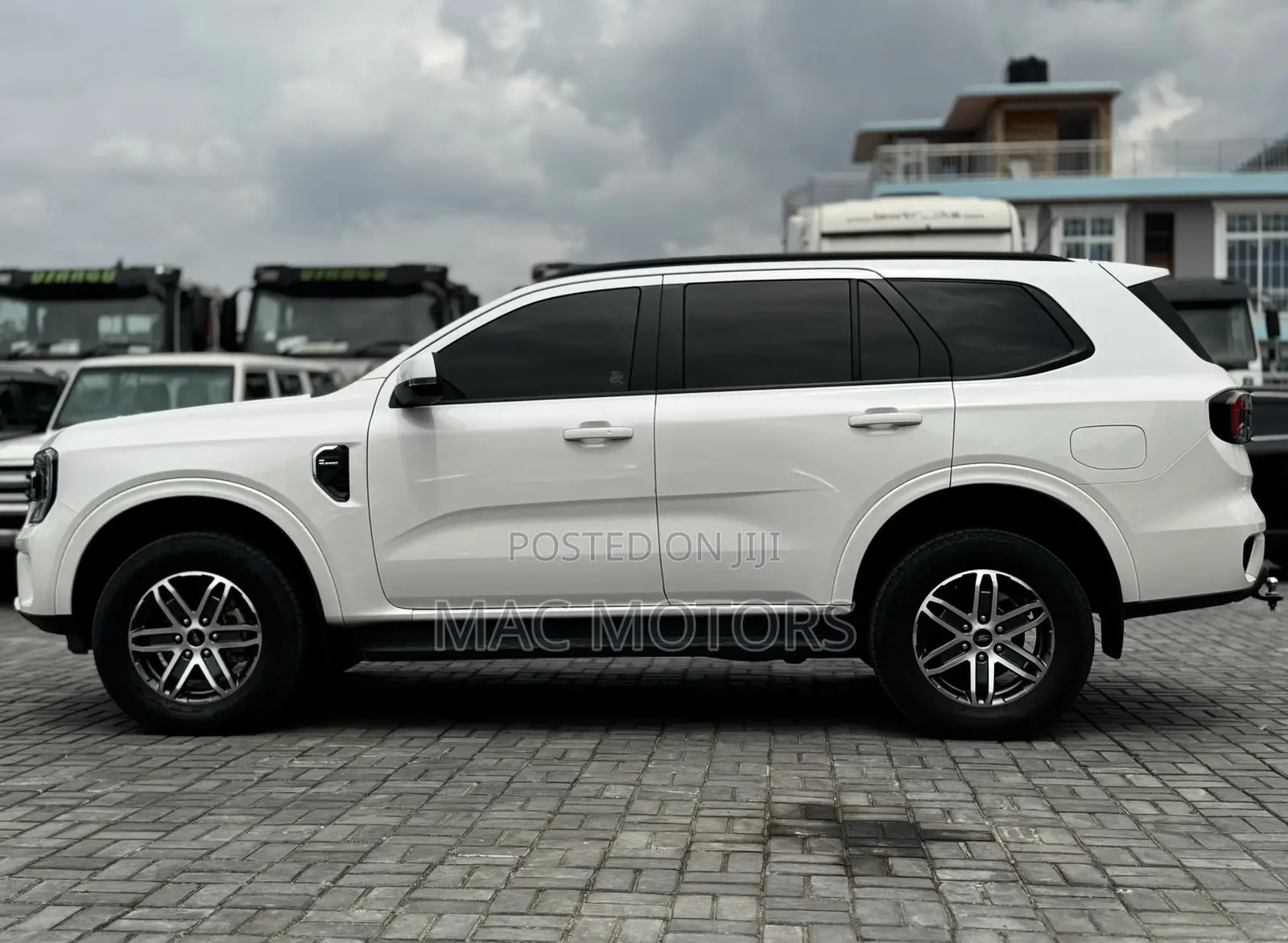 Ford Everest 2023 White