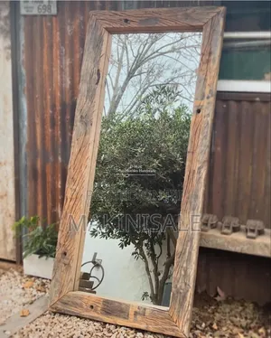 Kioo Cha Kujiangalia (Mirror )