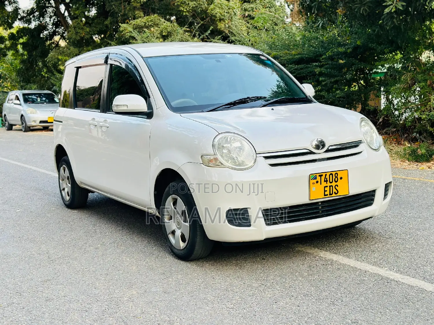 Toyota Sienta 2006 White