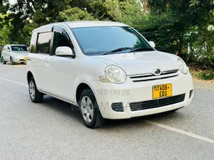 Toyota Sienta 2006 White