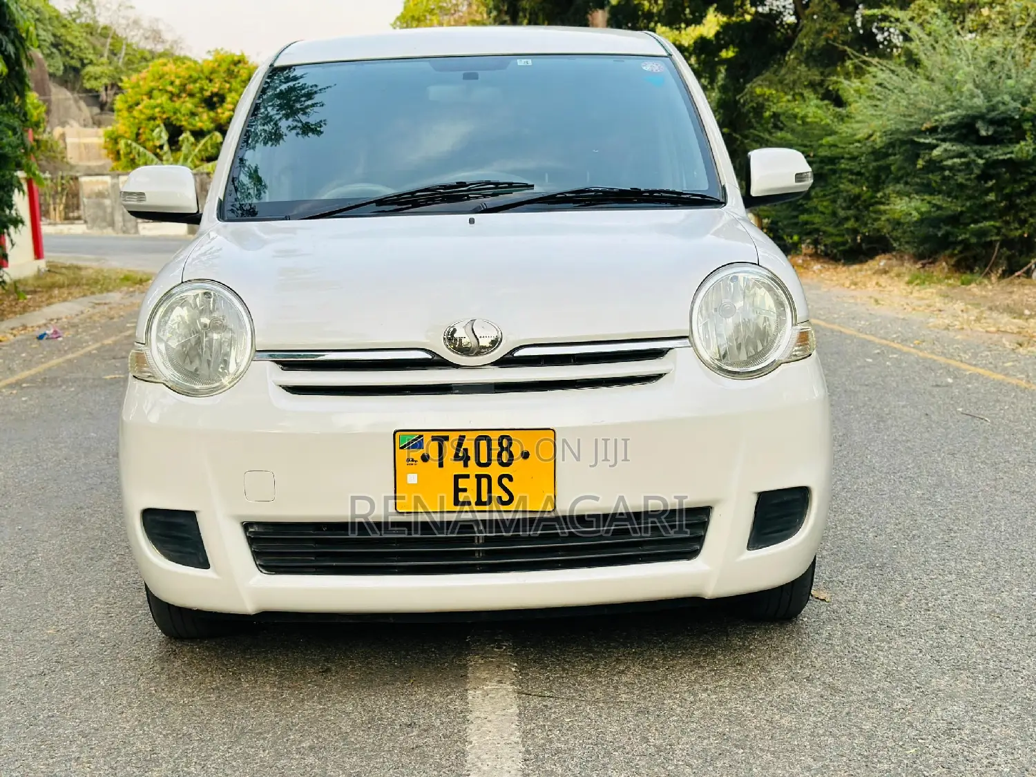 Toyota Sienta 2006 White