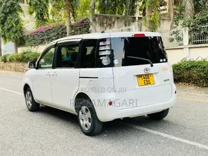 Toyota Sienta 2006 White