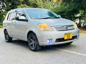 Toyota Raum 2005 Silver