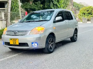 Toyota Raum 2005 Silver