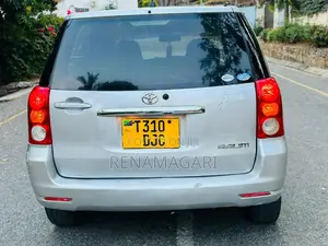 Toyota Raum 2005 Silver