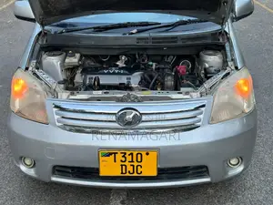 Toyota Raum 2005 Silver