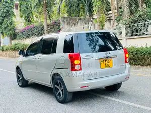 Toyota Raum 2005 Silver