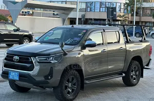 Toyota Hilux 2021 Pearl