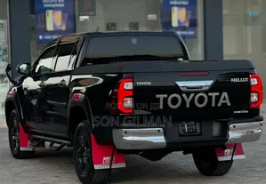 Toyota Hilux 2021 Black