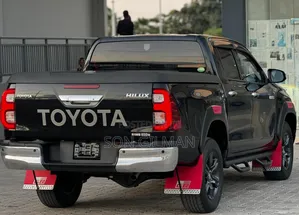 Toyota Hilux 2021 Black