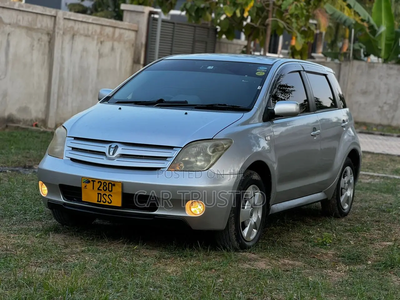 Toyota IST 2004 Silver