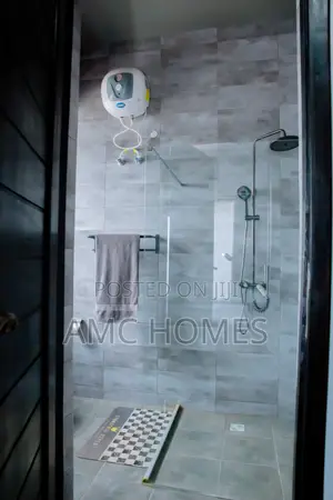 Airbnb 2 Bedroom House en-Suite Fully Furnished With Garden