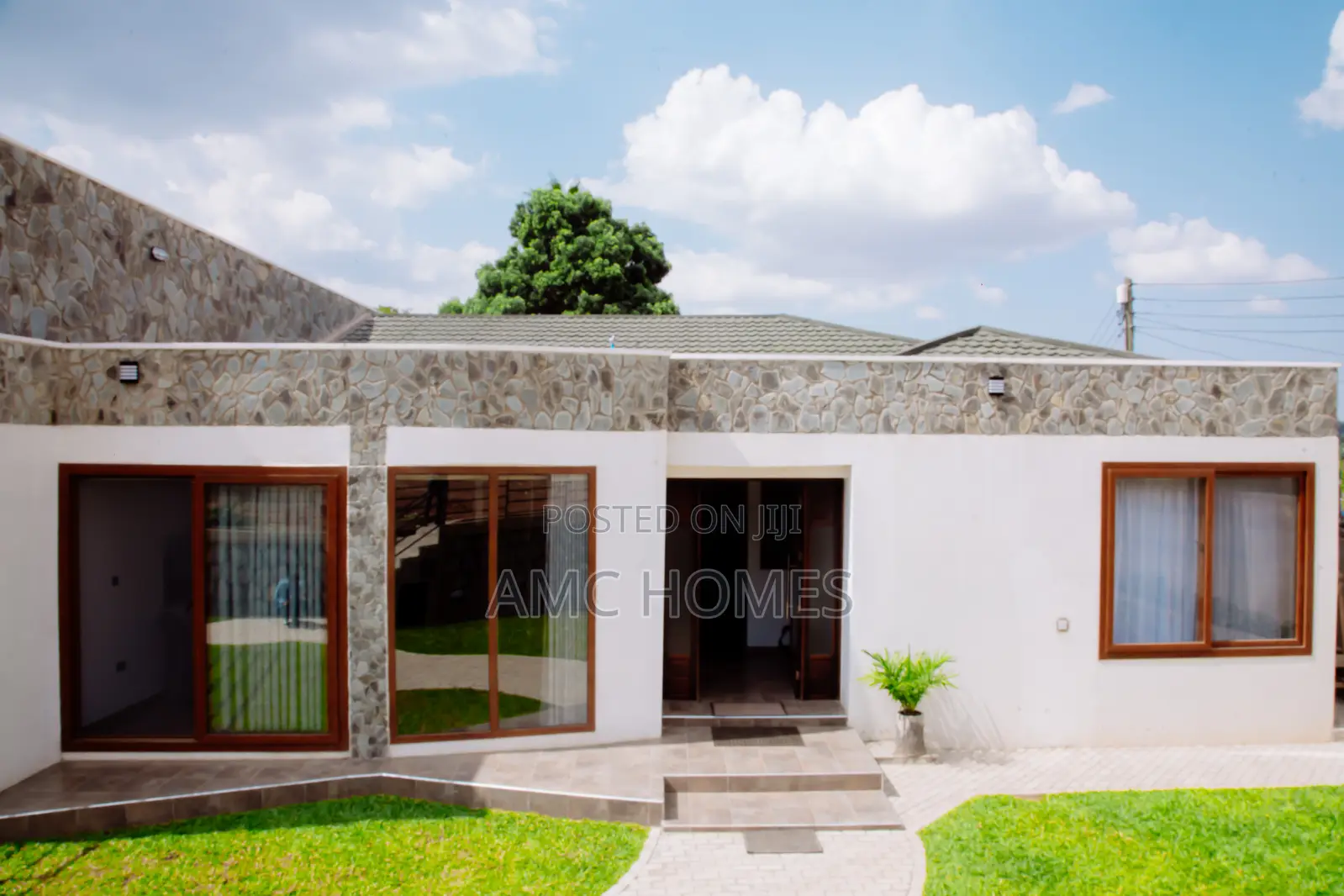 Airbnb 2 Bedroom House en-Suite Fully Furnished With Garden
