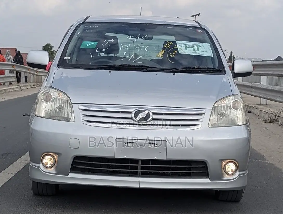 Toyota Raum 1.5 FWD 2008 Silver