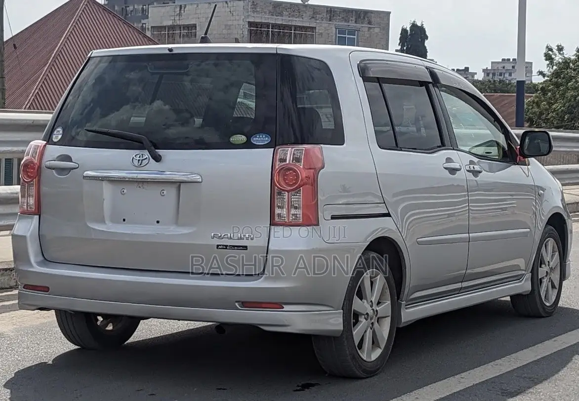 Toyota Raum 1.5 FWD 2008 Silver