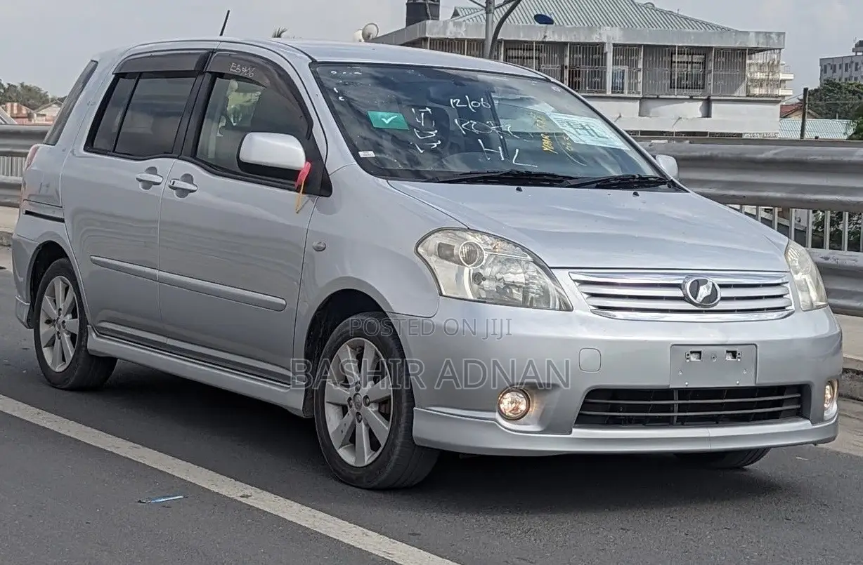 Toyota Raum 1.5 FWD 2008 Silver