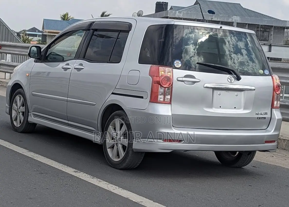 Toyota Raum 1.5 FWD 2008 Silver