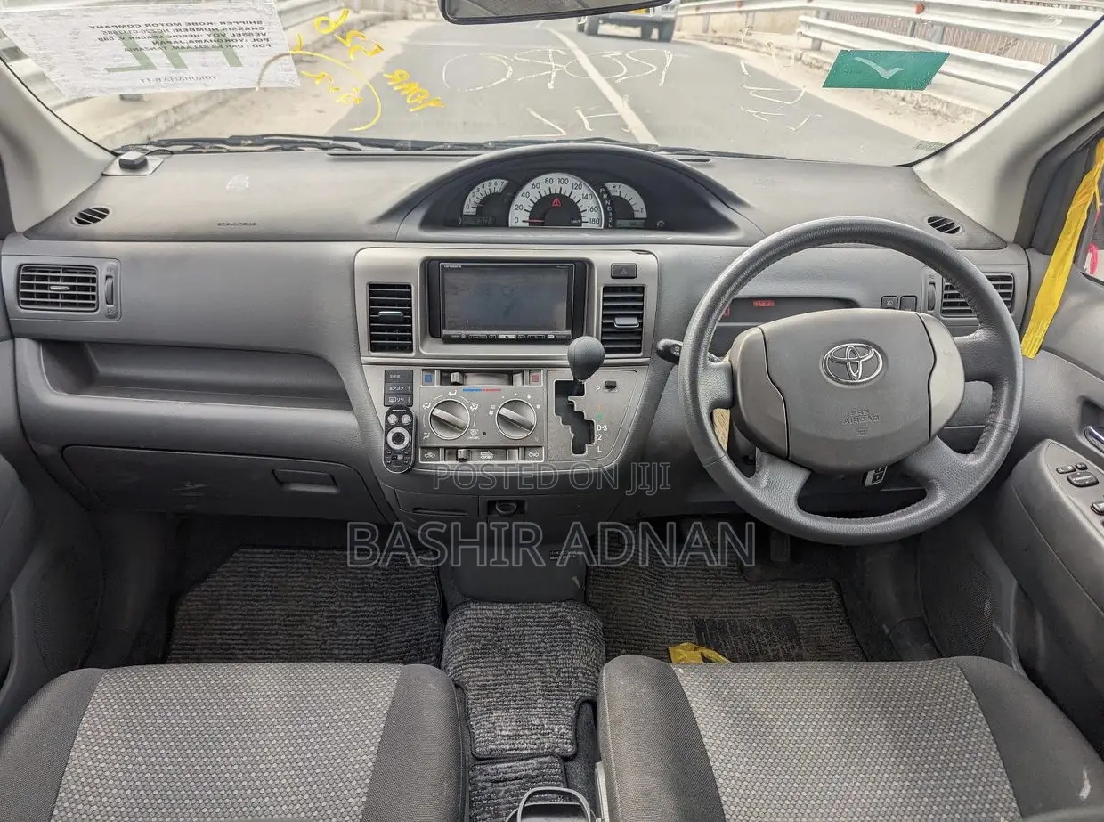 Toyota Raum 1.5 FWD 2008 Silver