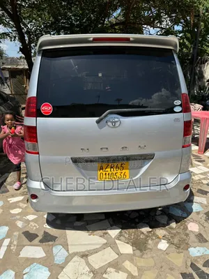 Toyota Noah 2005 Silver
