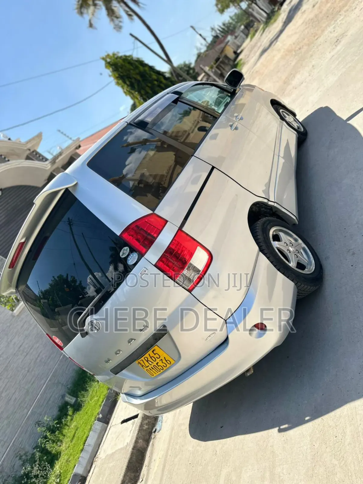 Toyota Noah 2005 Silver