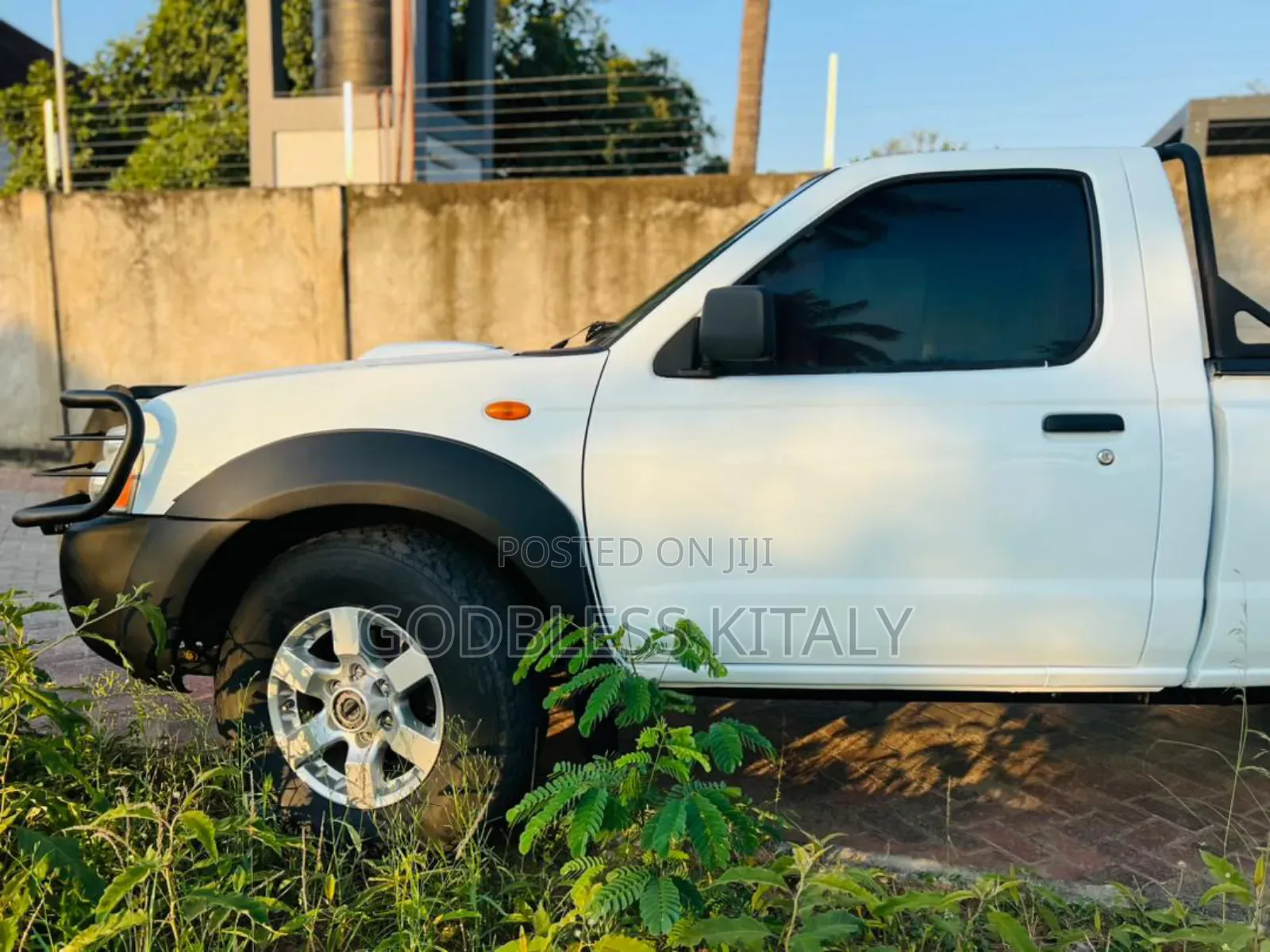 Nissan Hardbody 2014 White