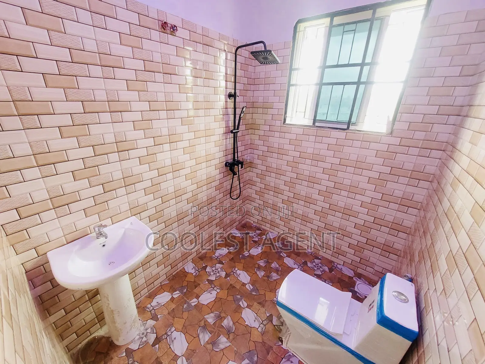 7bdrm Bungalow in Mbezibeach, Kinondoni for rent