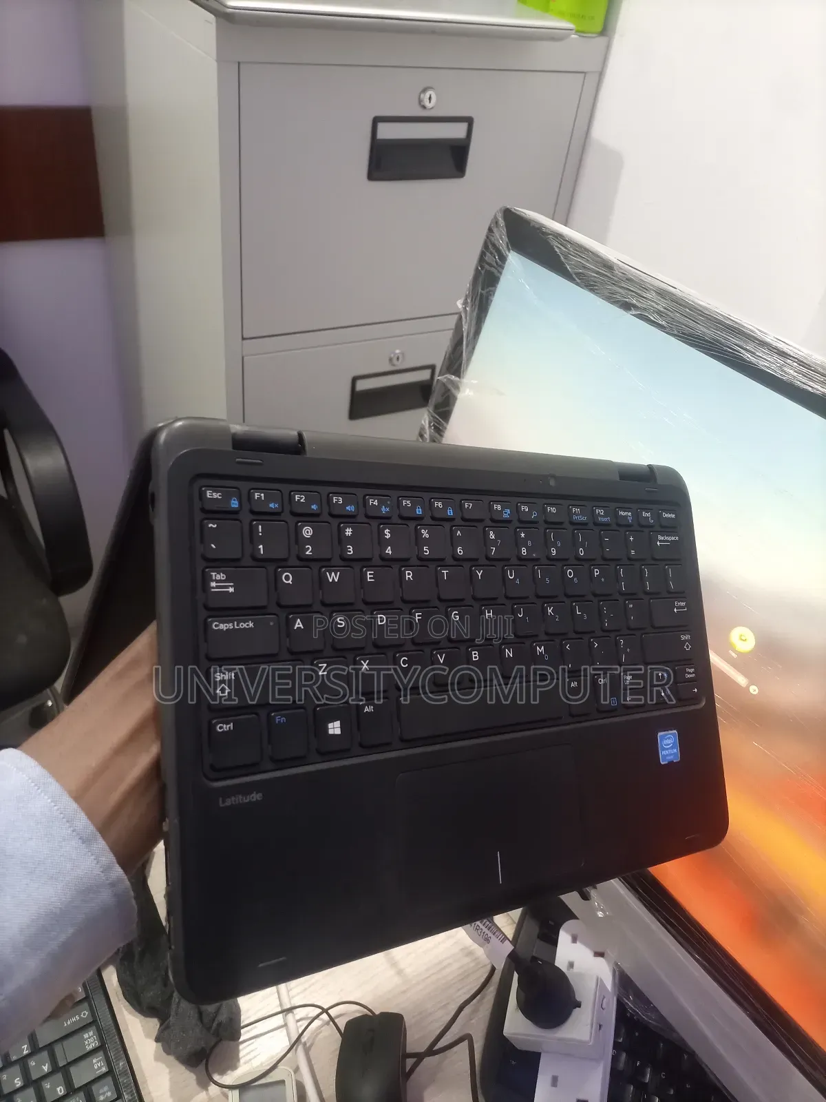 Laptop Dell Latitude 3189 4GB Intel SSD 256GB
