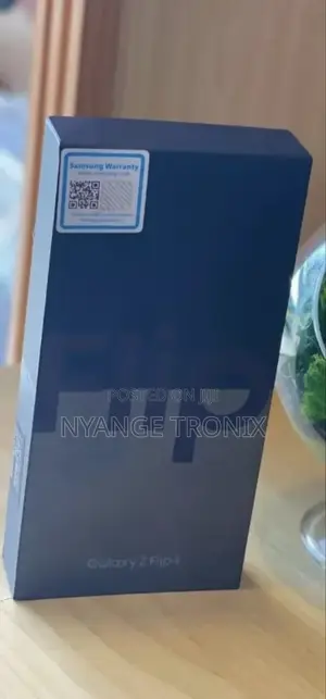 New Samsung Galaxy Z Flip4 128 GB Black